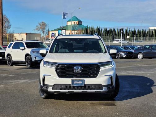 2025 Honda Pilot Touring 8-Passenger