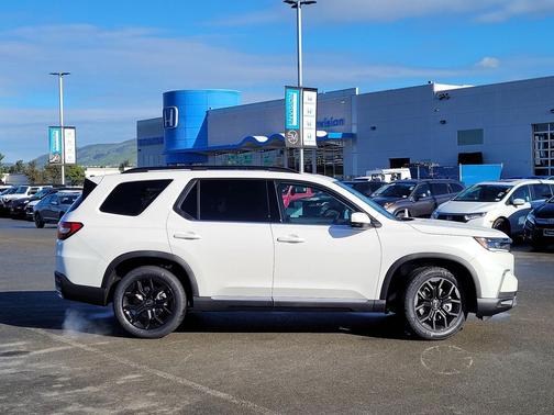 2025 Honda Pilot Touring 8-Passenger