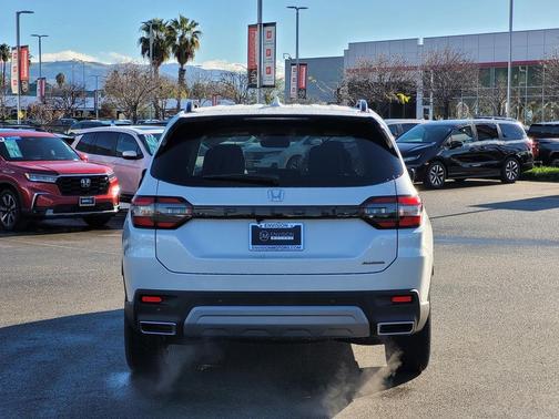 2025 Honda Pilot Touring 8-Passenger