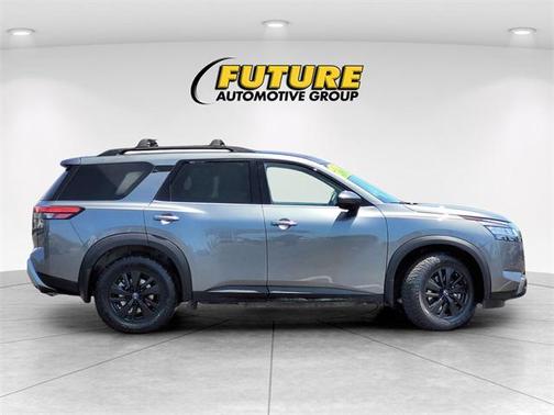 2023 Nissan Pathfinder SL 4WD