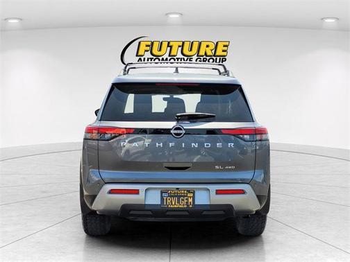 2023 Nissan Pathfinder SL 4WD