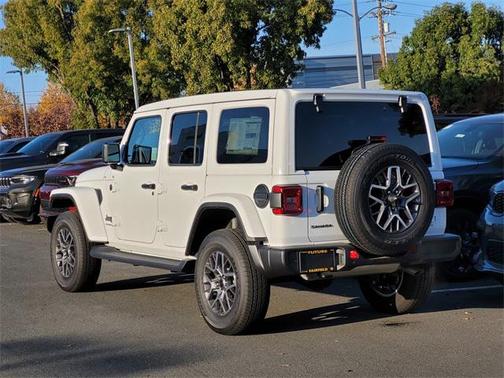 2025 Jeep Wrangler 4-Door Sahara 4x4