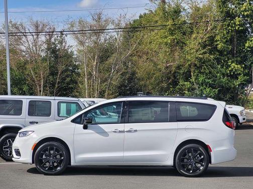2026 Chrysler Pacifica Limited