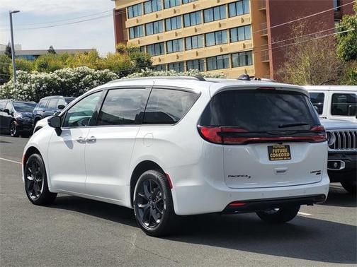 2026 Chrysler Pacifica Limited