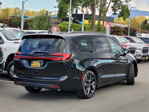 2026 Chrysler Pacifica Limited