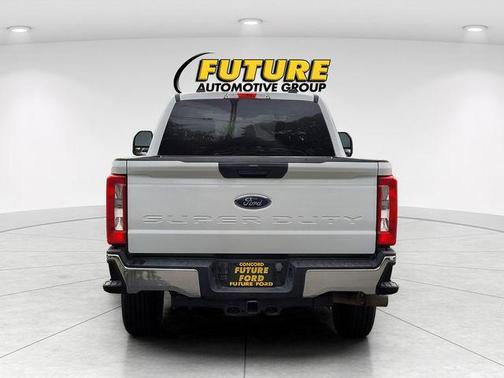 Oxford White 2024 Ford F-250 XLT
