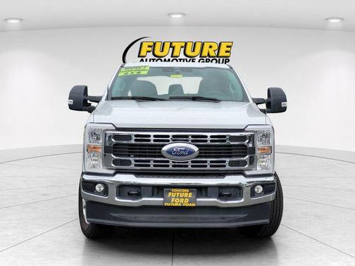 Oxford White 2024 Ford F-250 XLT