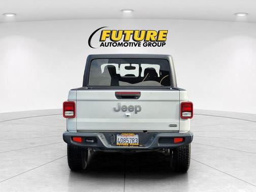 2023 Jeep Gladiator Overland