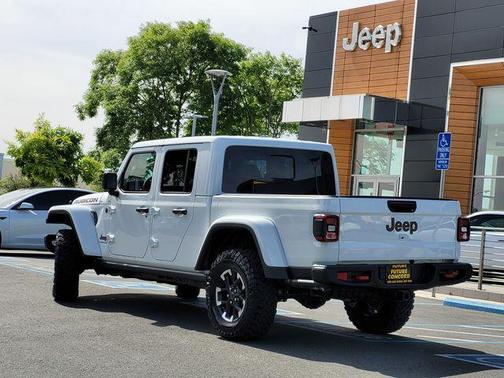 Bright White Clearcoat 2026 Jeep Gladiator Rubicon