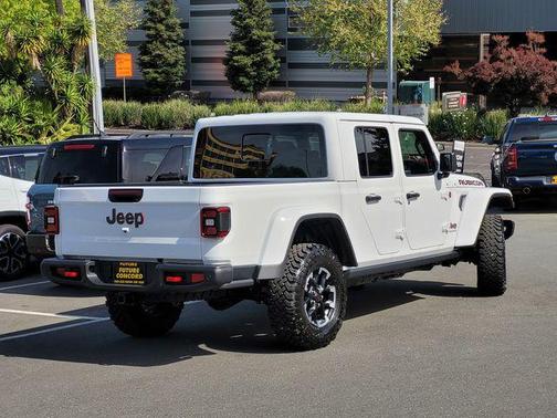 Bright White Clearcoat 2026 Jeep Gladiator Rubicon