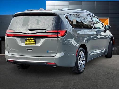 2025 Chrysler Pacifica L