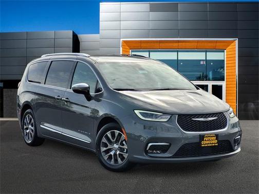 2025 Chrysler Pacifica L