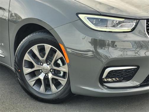 2025 Chrysler Pacifica L