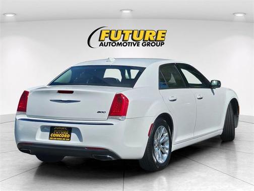 2018 Chrysler 300 Touring