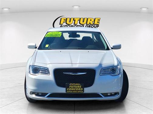 2018 Chrysler 300 Touring