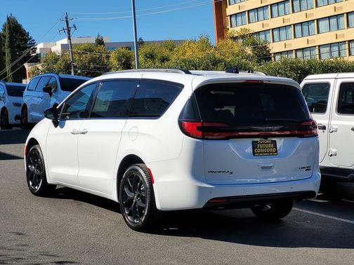 2026 Chrysler Pacifica Limited