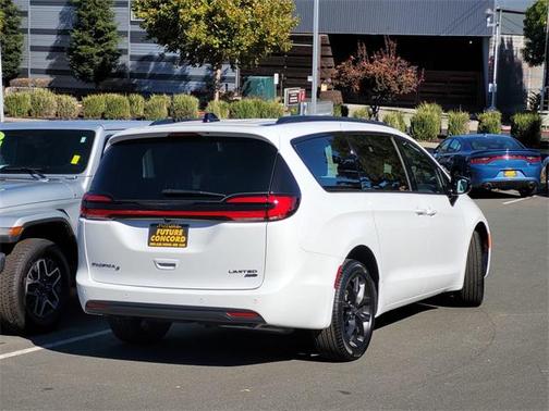 2026 Chrysler Pacifica Limited