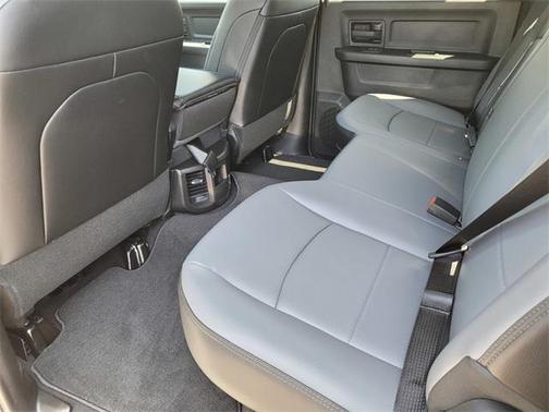 2025 RAM 2500 Tradesman Crew Cab 4x4 8' Box
