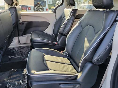 2023 Chrysler Pacifica Hybrid Limited