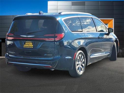 Fathom Blue Pearlcoat 2025 Chrysler Pacifica L