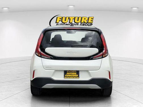 White 2025 Kia Soul LX