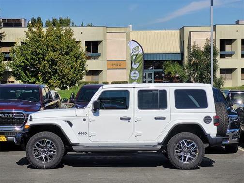 2025 Jeep Wrangler 4-Door Sahara 4x4
