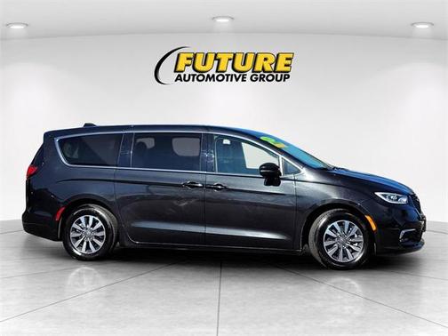 2023 Chrysler Pacifica Hybrid Touring L
