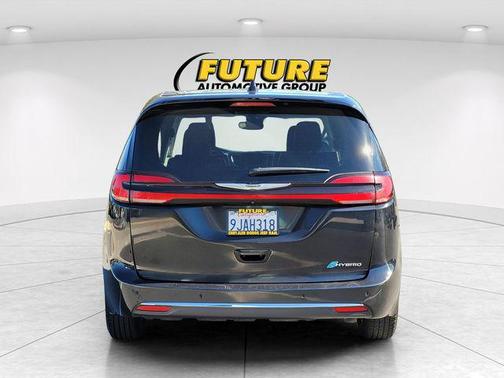 2023 Chrysler Pacifica Hybrid Touring L