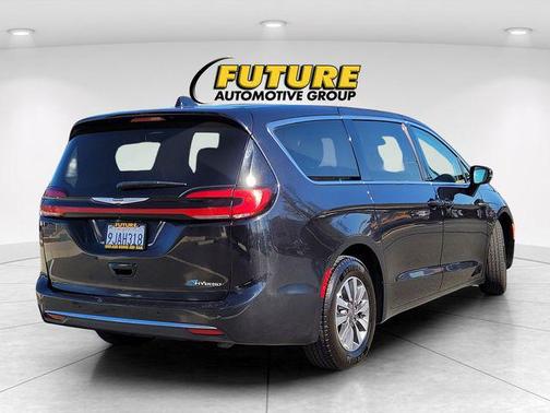 2023 Chrysler Pacifica Hybrid Touring L