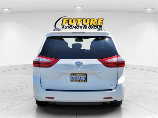 2019 Toyota Sienna LE