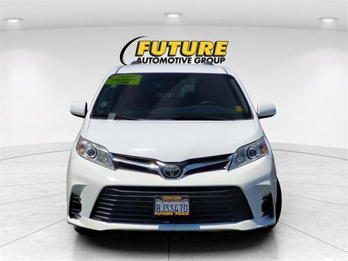 2019 Toyota Sienna LE