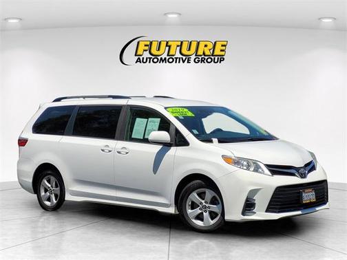 2019 Toyota Sienna LE