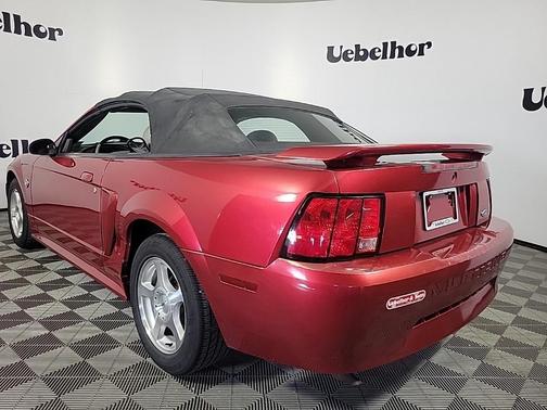 2004 Ford Mustang 