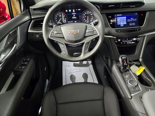 2025 Cadillac XT5 Sport