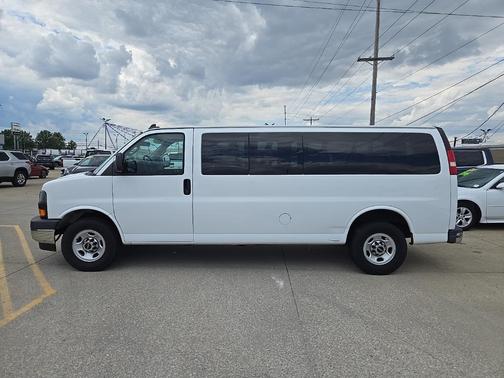 2017 GMC Savana 3500 LT