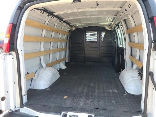 Photo 4 of 13 of 2020 GMC Savana 2500 Work Van