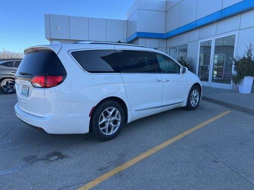 2018 Chrysler Pacifica Touring-L