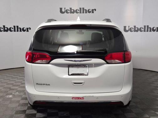 2018 Chrysler Pacifica Touring-L