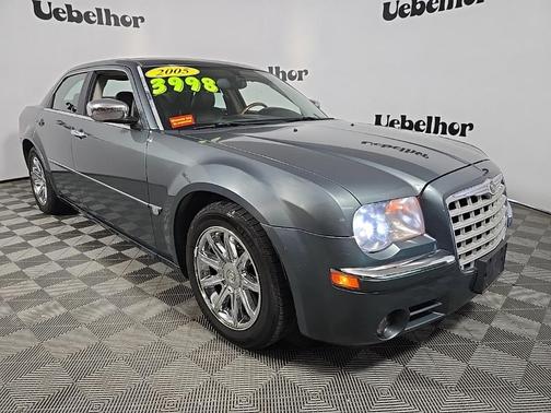 2005 Chrysler 300C Base