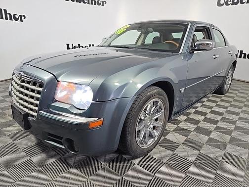 2005 Chrysler 300C Base