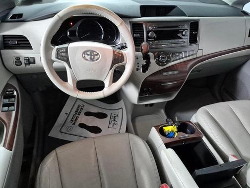 2013 Toyota Sienna XLE
