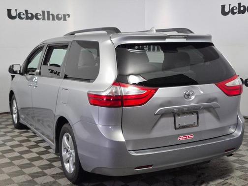 2018 Toyota Sienna LE