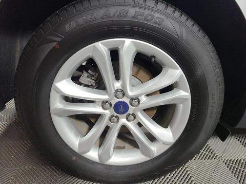 Photo 5 of 19 of 2019 Ford Edge SEL