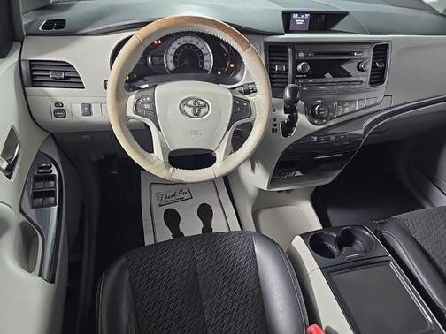 2012 Toyota Sienna SE