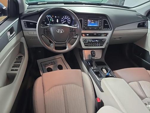 2016 Hyundai SONATA Hybrid SE