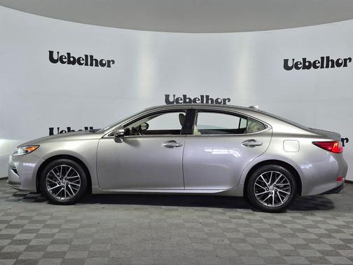 White 2016 Lexus ES 350 Base