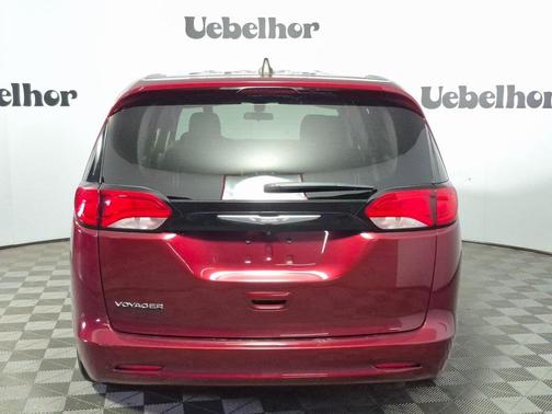 2022 Chrysler Voyager LX