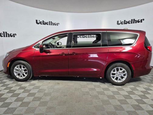 2022 Chrysler Voyager LX