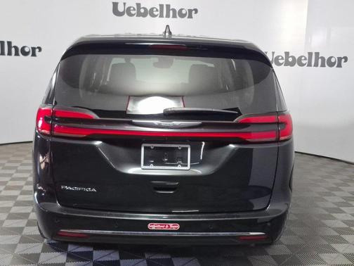 2023 Chrysler Pacifica Touring-L