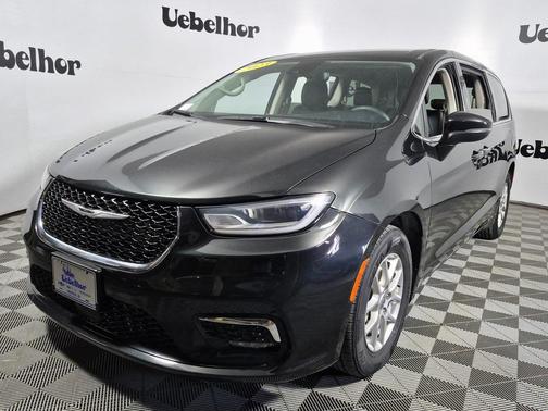2023 Chrysler Pacifica Touring-L